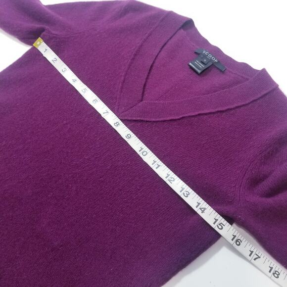 SCOOP NYC 100% Cashmere Women size Small Purple Sweater V-Neckline Long Sleeves - Picture 5 of 9